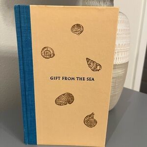 Vintage Novel Gift from the Sea Hardcover By Anne Morrow Lindbergh 1975 Edition